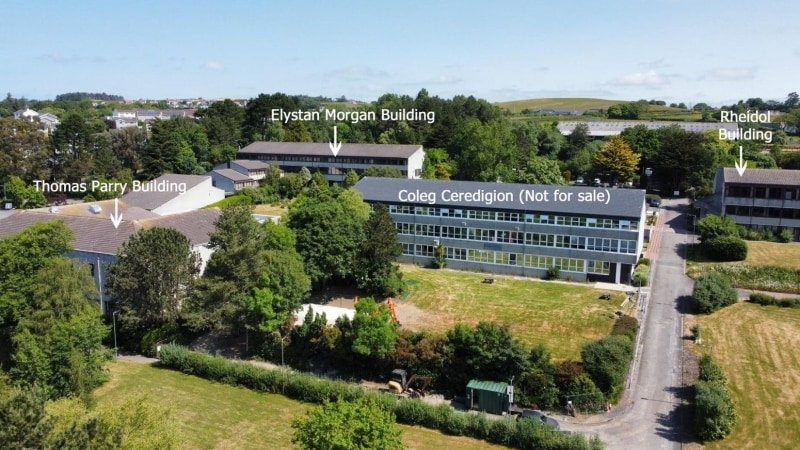 Llanbadarn Campus portefeuille de 3 propriétés à vendre sur LoopNet.ca Photo du bâtiment- Image 1 de 15