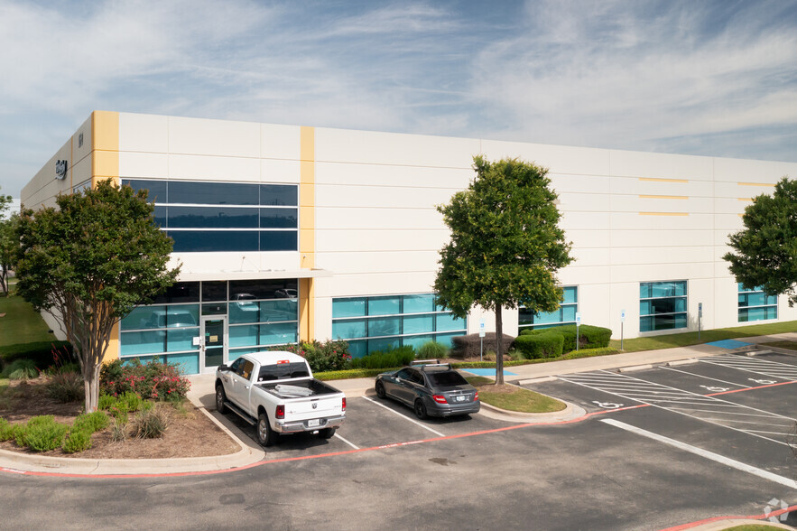 106 E Old Settlers Blvd, Round Rock, TX for lease - Building Photo - Image 1 of 10