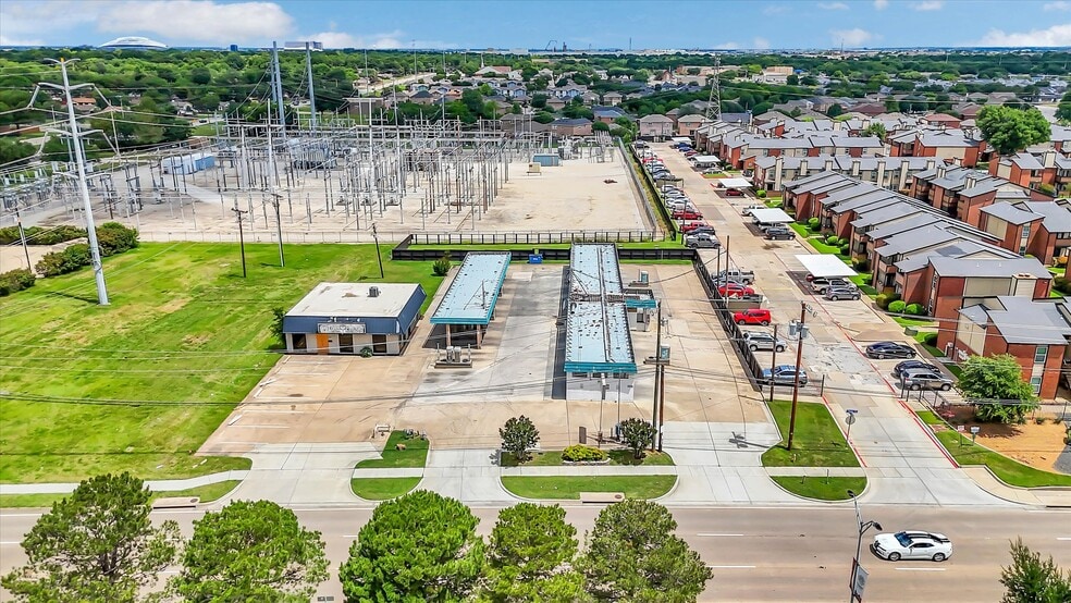 E Pioneer Pkwy and Hwy 360 portfolio of 3 properties for sale on LoopNet.ca - Building Photo - Image 3 of 13