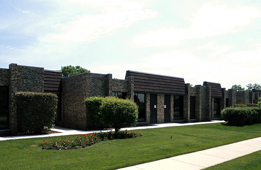333 Skokie Blvd, Northbrook, IL à louer - Photo du bâtiment - Image 3 de 13