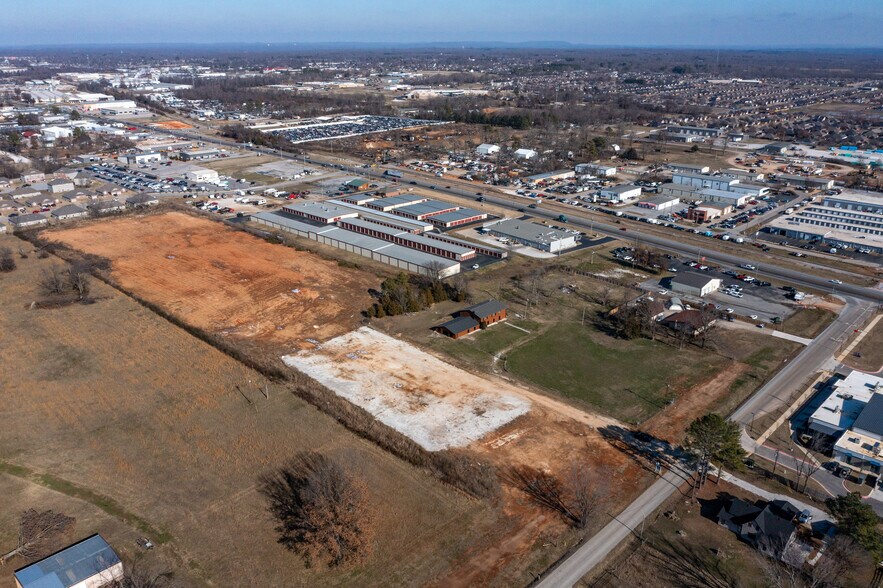 961 W Laurel Ave, Rogers, AR for sale - Aerial - Image 2 of 4