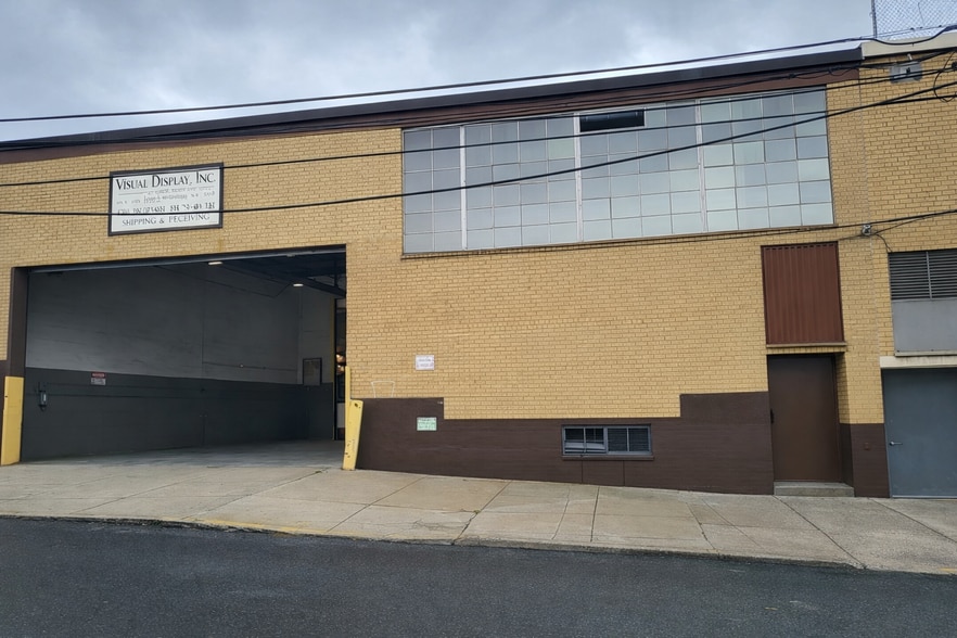 2515 50th St, Woodside, NY for lease - Building Photo - Image 2 of 18