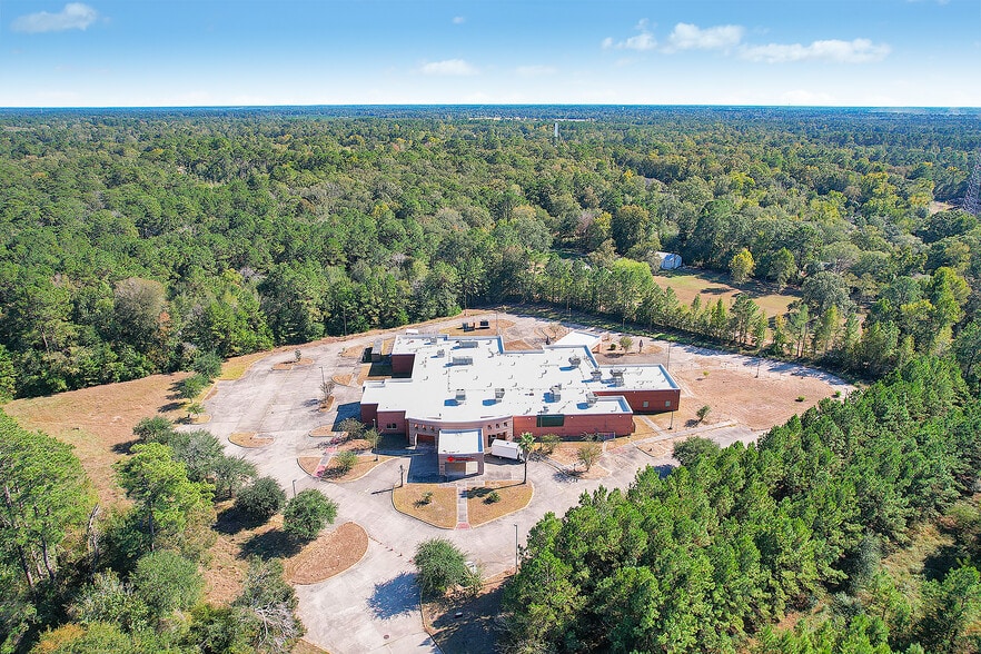 1017 S Travis Ave, Cleveland, TX for sale - Building Photo - Image 2 of 13