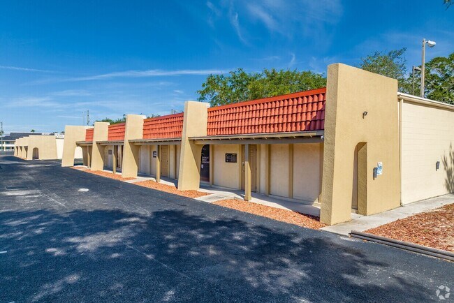 Plus de détails pour 2328-2332 US Highway 19, Holiday, FL - Bureau/Commerce de détail à louer