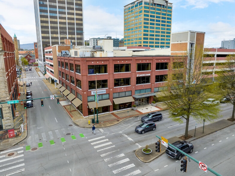631 Broad St, Chattanooga, TN for lease - Building Photo - Image 3 of 13