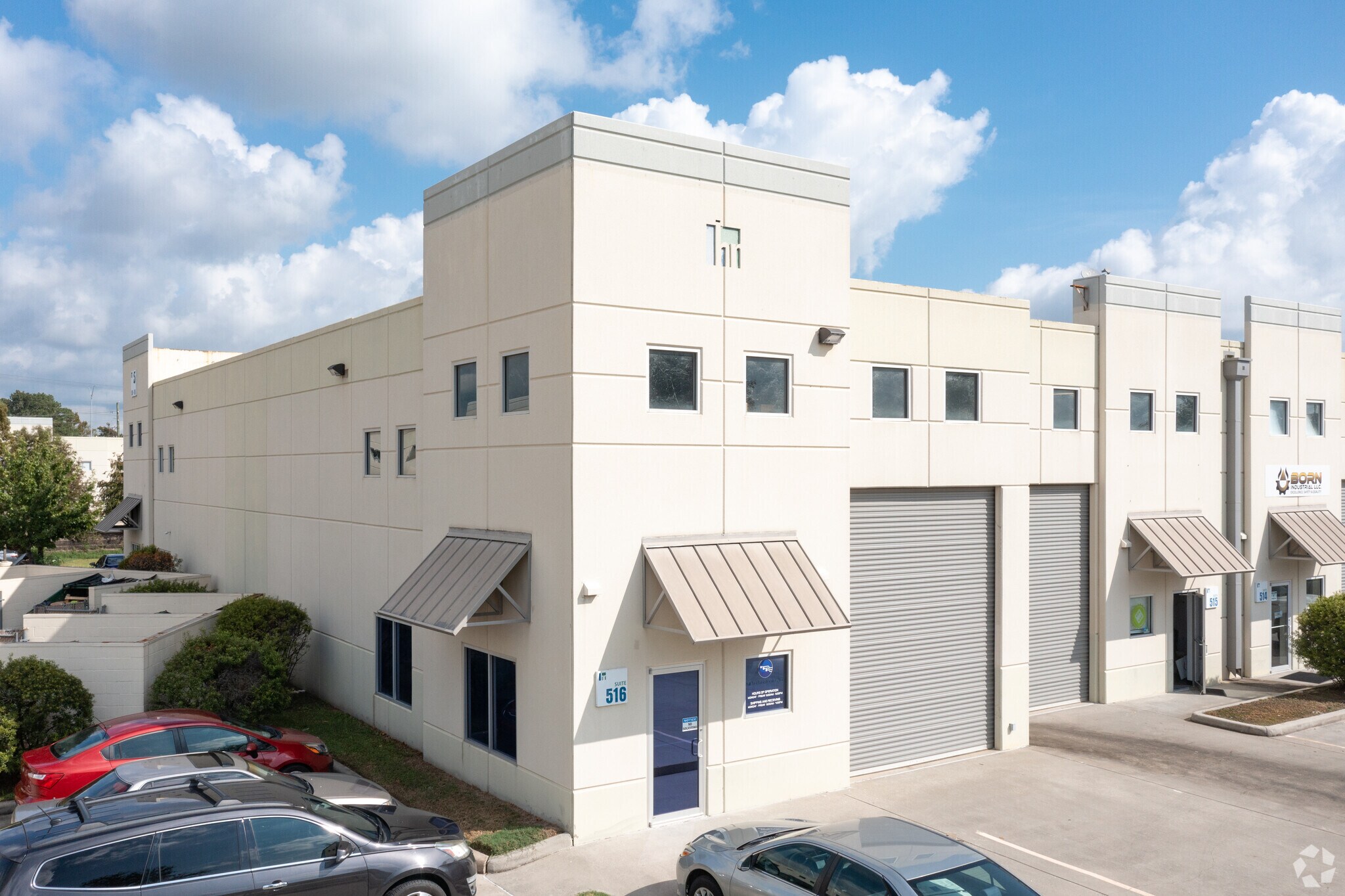 5750 N Sam Houston Pky E, Houston, TX à louer Photo du bâtiment- Image 1 de 15