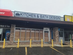 98 Main St, East Brunswick, NJ à louer Photo du bâtiment- Image 1 de 2