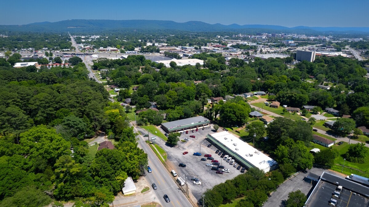 2501 Oakwood Ave NW, Huntsville, AL for lease Building Photo- Image 1 of 11