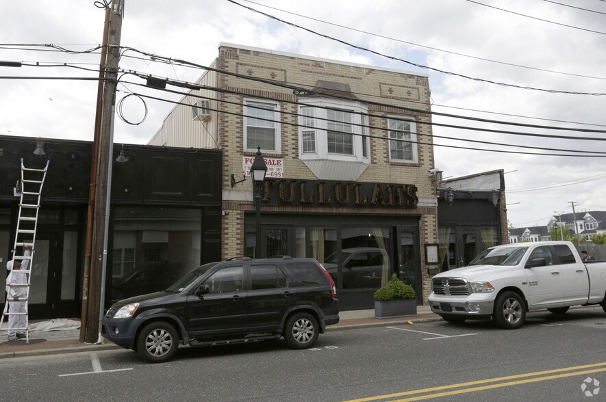 10 4th Ave, Bay Shore, NY à vendre - Photo du bâtiment - Image 2 de 9