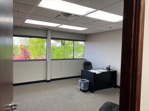 30500 Northwestern Hwy, Farmington Hills, MI for lease Interior Photo- Image 2 of 6