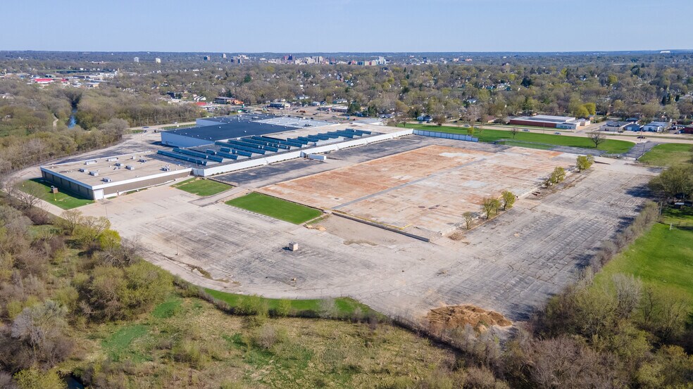 4000 Auburn St, Rockford, IL à louer - Photo du bâtiment - Image 2 de 18