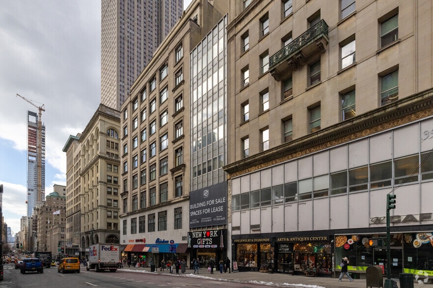 384 Fifth Ave, New York, NY à louer - Photo du bâtiment - Image 1 de 8