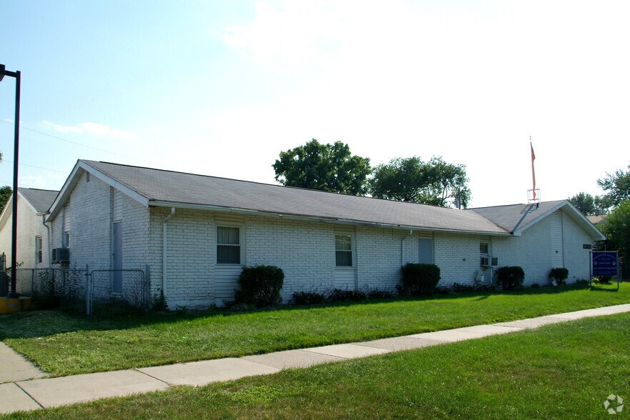 990 E Lincoln Ave, Madison Heights, MI à louer - Photo du bâtiment - Image 2 de 3