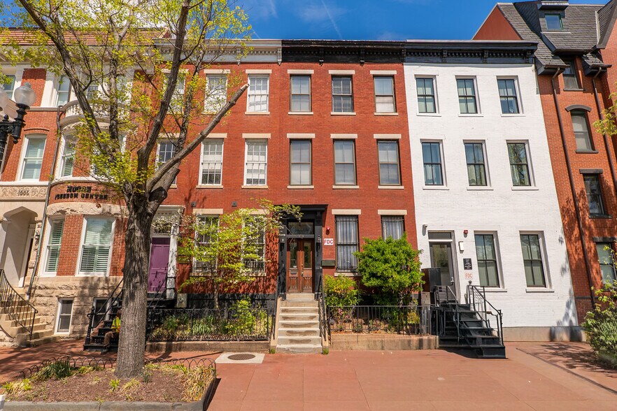 1010 Pennsylvania Ave SE, Washington, DC à vendre - Photo du bâtiment - Image 2 de 40