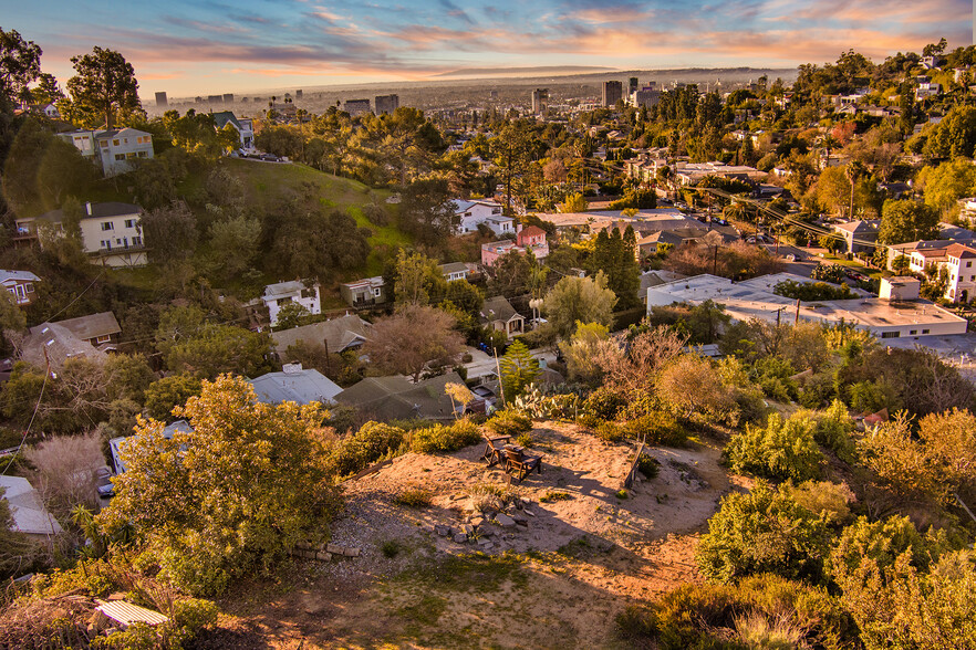 2561 Glen Green St, Los Angeles, CA à vendre - Photo du bâtiment - Image 3 de 12