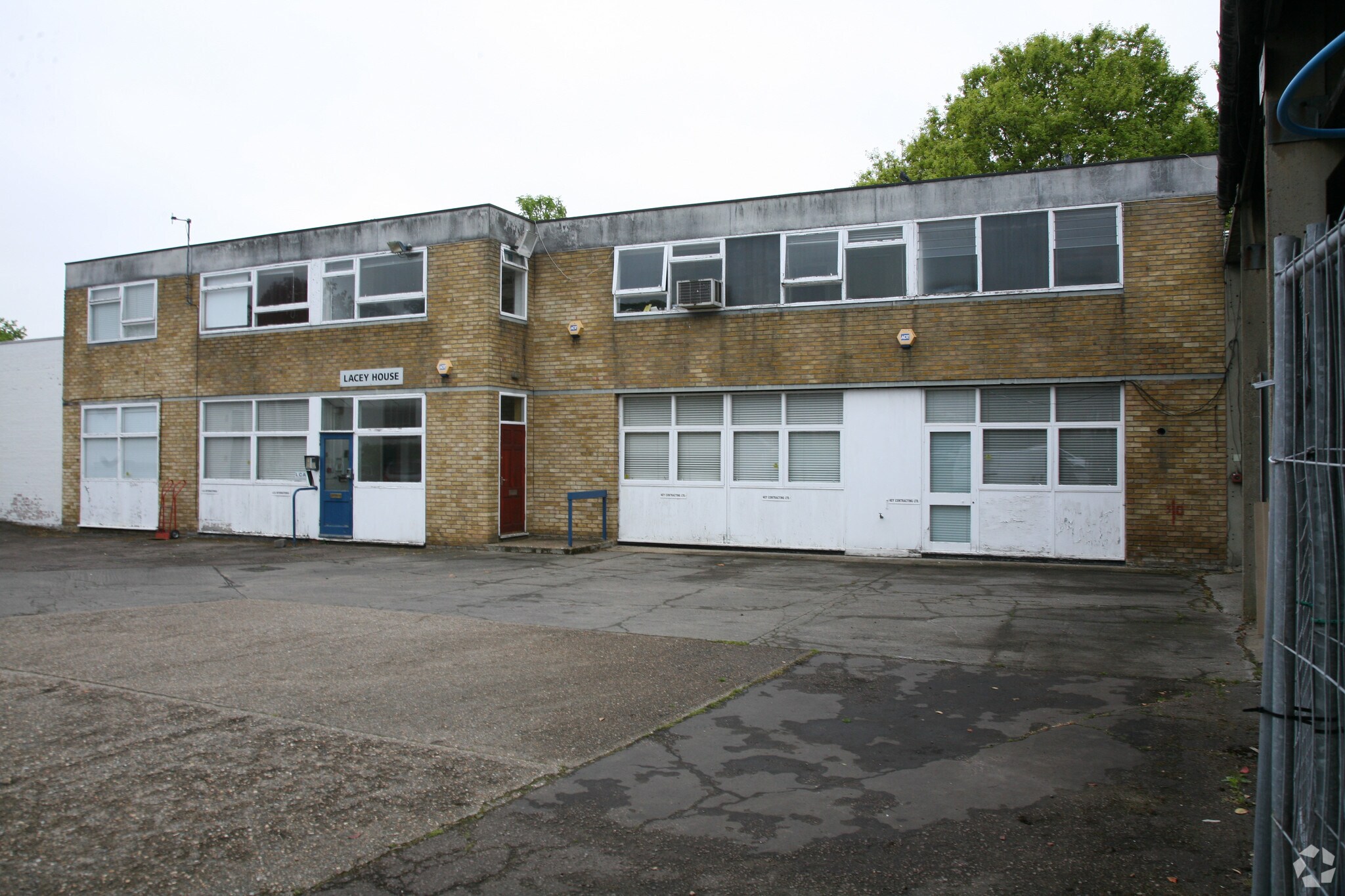 Holly Rd, Hampton à vendre Photo du bâtiment- Image 1 de 3