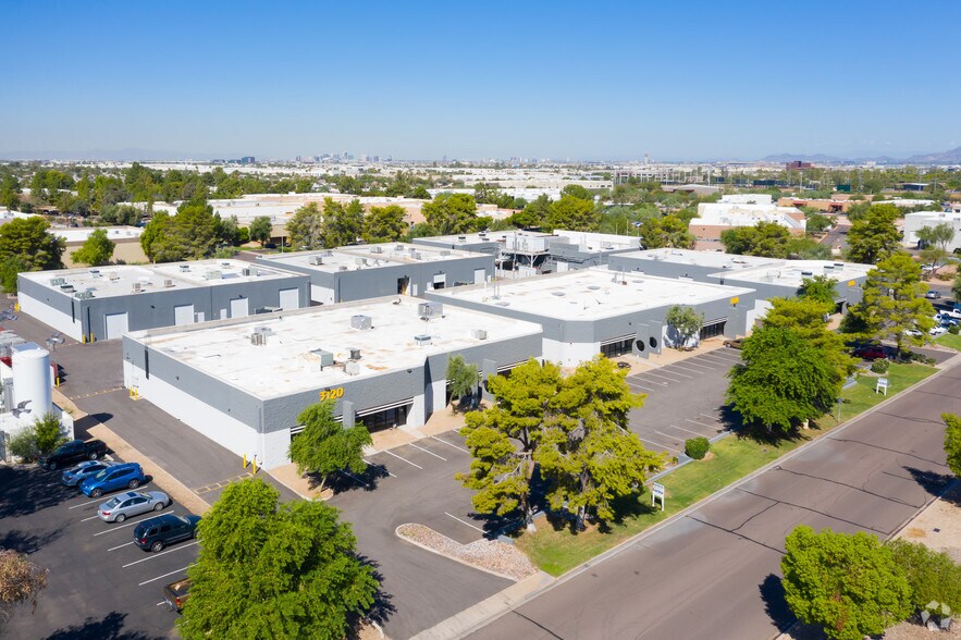 3015 S Park Dr, Tempe, AZ à louer - Photo du bâtiment - Image 3 de 4