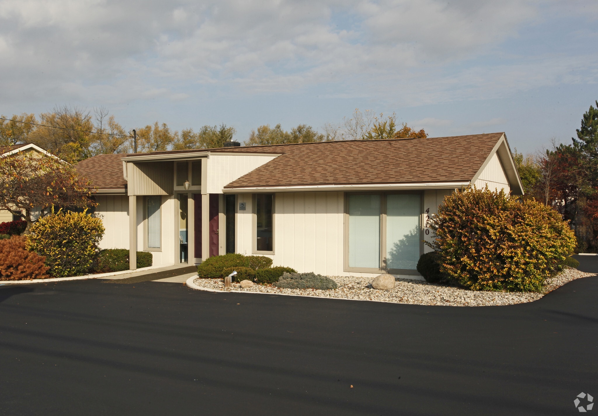 4210 W Maumee St, Adrian, MI for lease Primary Photo- Image 1 of 4