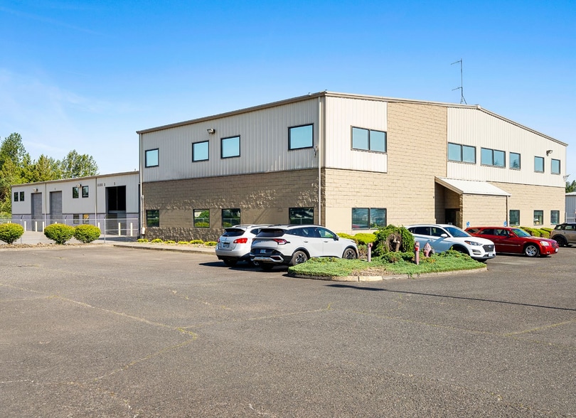 24001 NE Sandy Blvd, Troutdale, OR for lease - Building Photo - Image 2 of 10