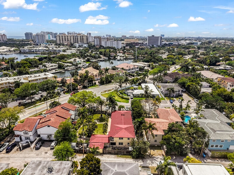 2625 NE 13th Ct, Fort Lauderdale, FL à vendre - Photo du bâtiment - Image 3 de 13