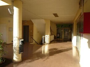 Bureau/Commerce de détail dans Vilanova i la Geltrú, Barcelona à louer Photo intérieure- Image 2 de 8