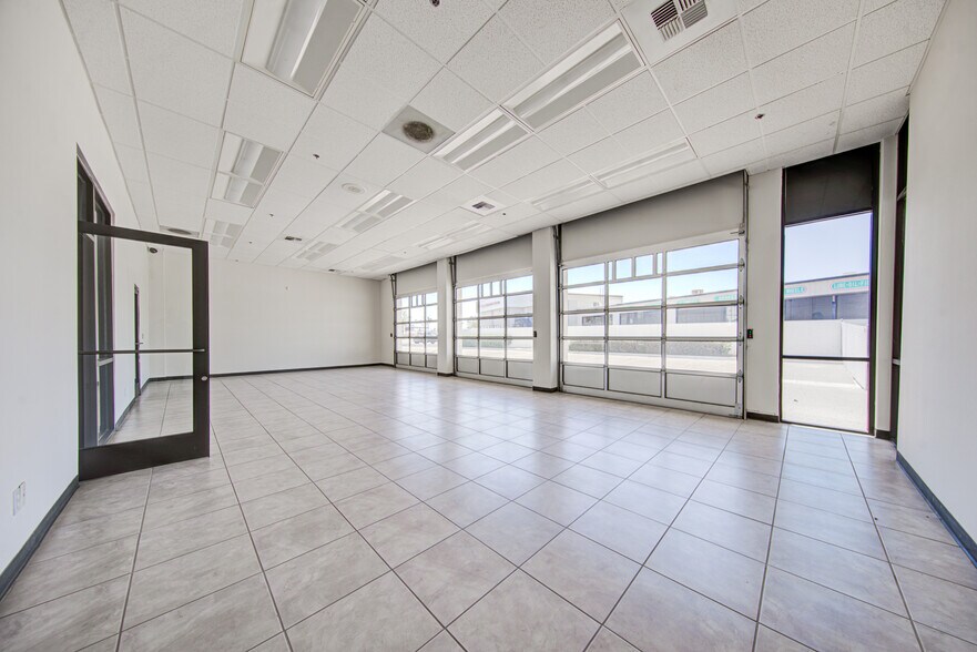 4625 Wible Rd, Bakersfield, CA à louer - Photo du bâtiment - Image 3 de 24