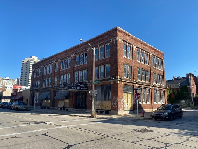 More details for 1534 N Farwell Ave, Milwaukee, WI - Retail for Sale