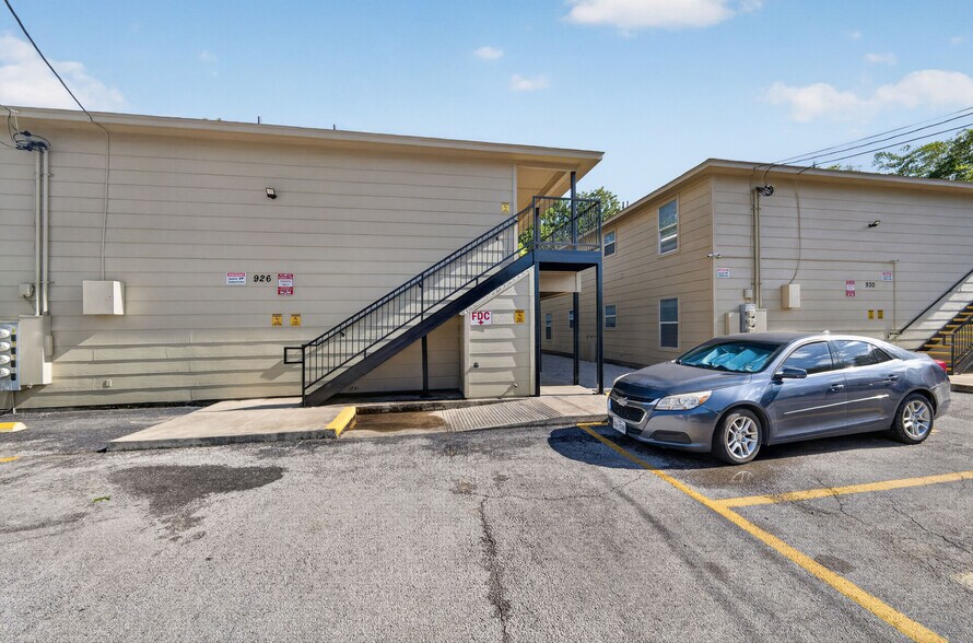 926 Drury Ln, San Antonio, TX à vendre - Photo du bâtiment - Image 2 de 27