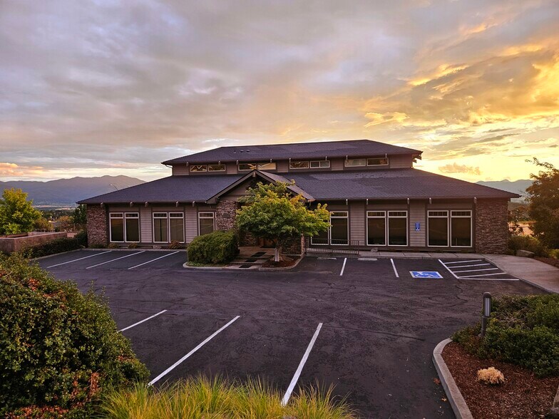 4497 Brown Ridge Ter, Medford, OR à vendre - Photo principale - Image 2 de 11