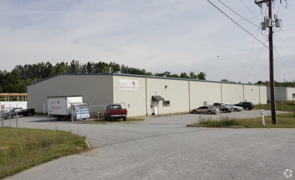 45 Freedom Ct, Greer, SC à louer - Photo du bâtiment - Image 2 de 4