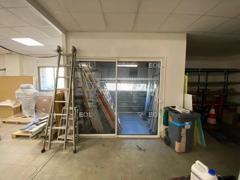 Flex in Marseille for lease - Interior Photo - Image 2 of 4