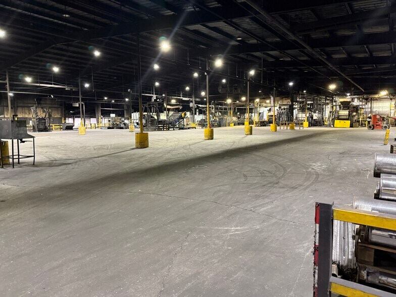 1300 Industrial Dr, North Vernon, IN à louer - Photo du bâtiment - Image 3 de 4