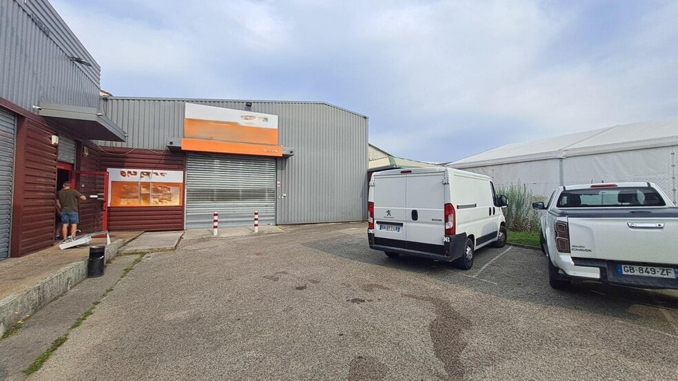 Flex in Ambérieu-en-Bugey for lease - Building Photo - Image 1 of 5