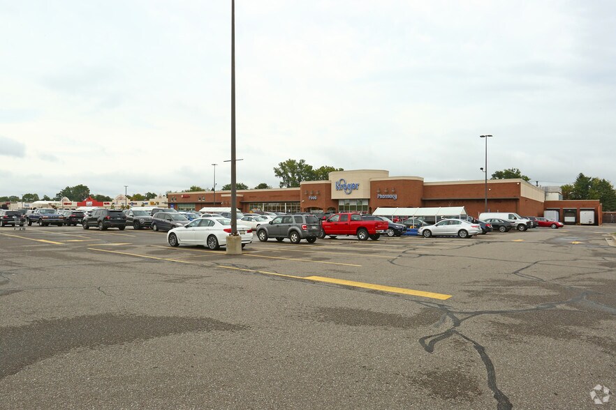 23001-23303 Michigan Ave, Dearborn, MI for lease - Building Photo - Image 1 of 9