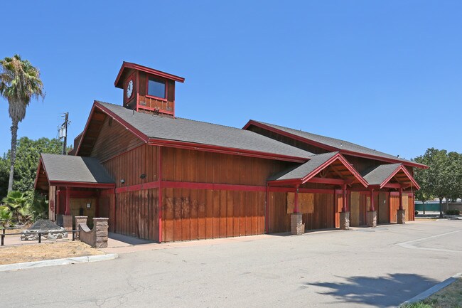 Plus de détails pour 6100 S Mooney Blvd, Visalia, CA - Commerce de détail à louer