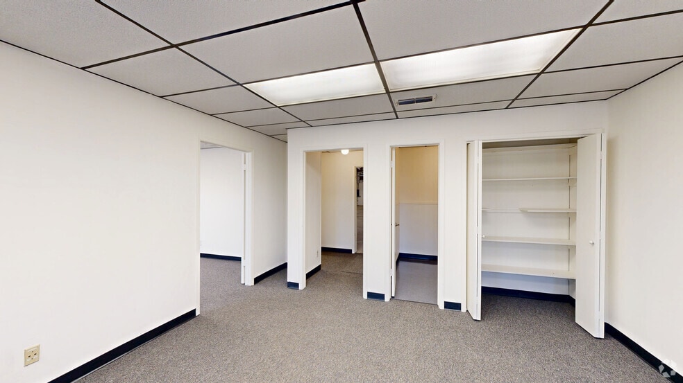 2501-2519 Gravel Dr, Fort Worth, TX for lease - Matterport 3D Scan - Image 2 of 33