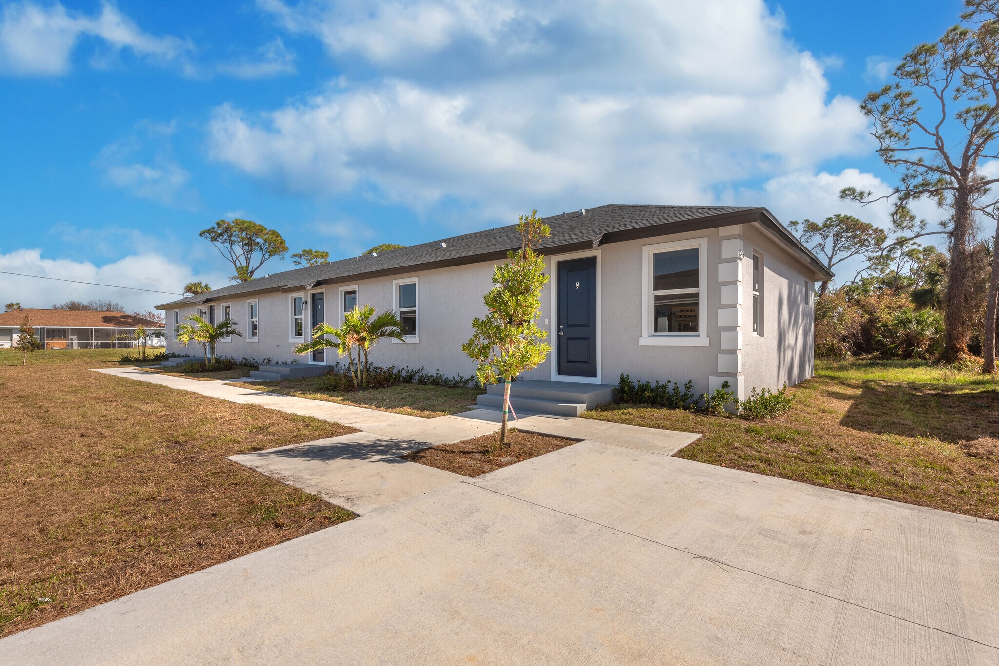 246 Rotonda Blvd W, Rotonda West, FL à vendre Photo principale- Image 1 de 30