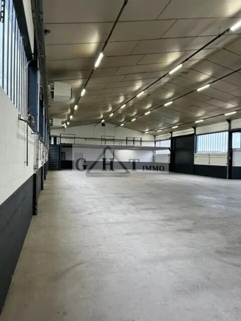 Office in Le Pin for lease Interior Photo- Image 1 of 9