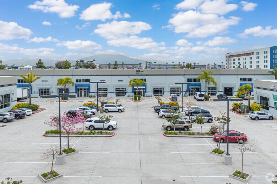 861 Harold Pl, Chula Vista, CA à vendre - Photo du bâtiment - Image 3 de 5