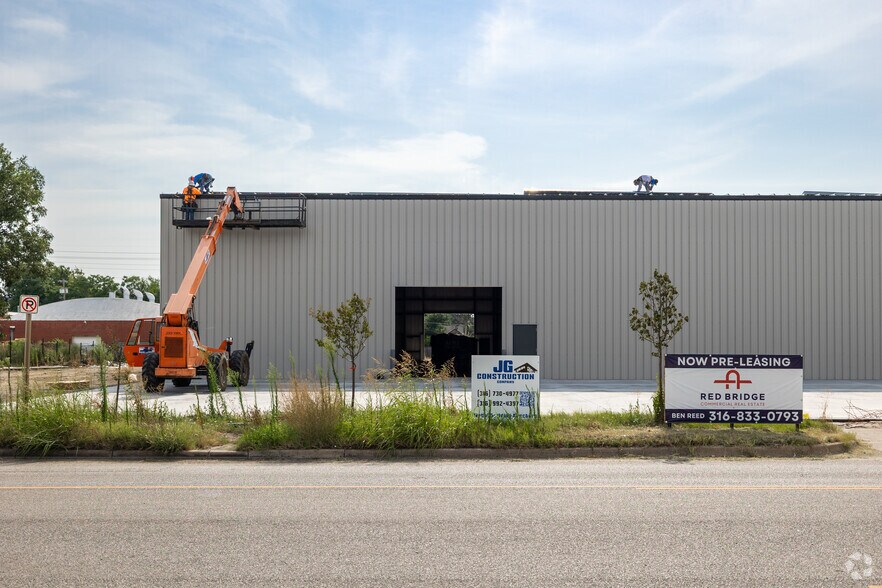 1028 N Mosley St, Wichita, KS for lease - Building Photo - Image 2 of 2
