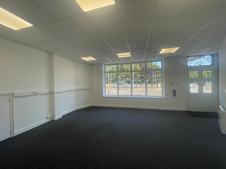 1 Offington Ln, Worthing for lease - Interior Photo - Image 3 of 8