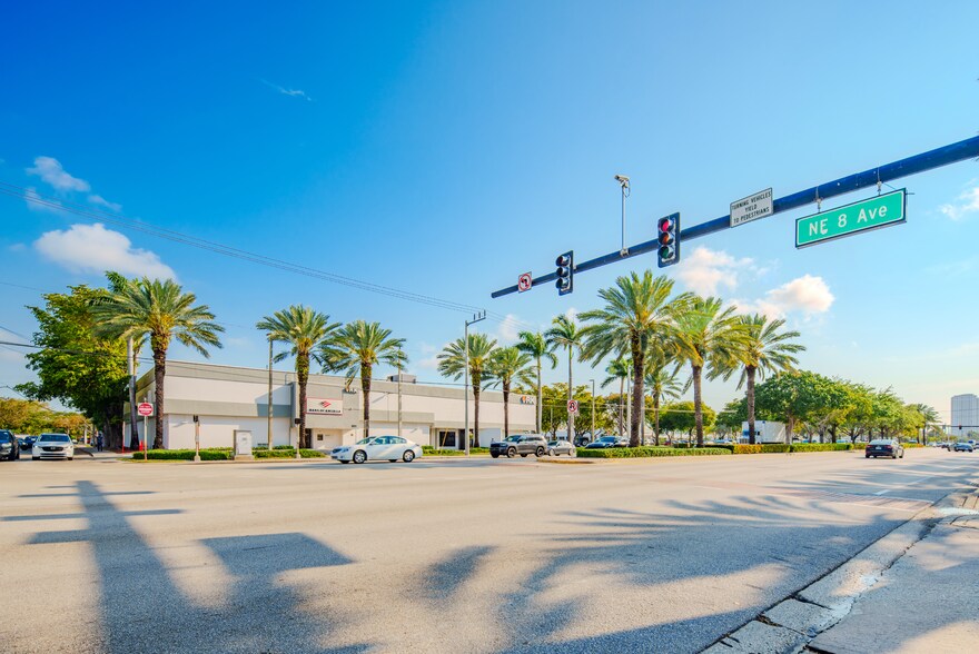 801 E Hallandale Beach Blvd, Hallandale Beach, FL à louer - Photo du bâtiment - Image 3 de 3