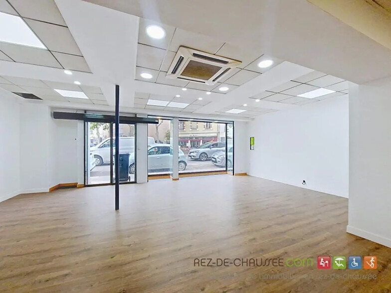 Retail in Lyon for sale - Interior Photo - Image 2 of 6