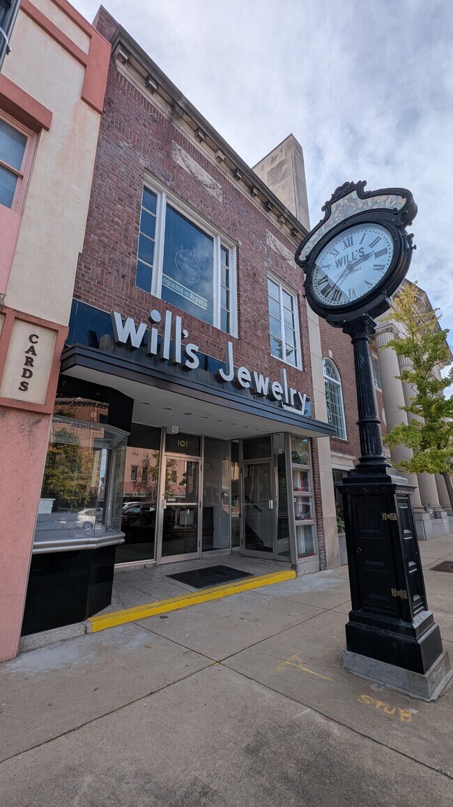 More details for 107 Lincolnway East, Mishawaka, IN - Retail for Sale