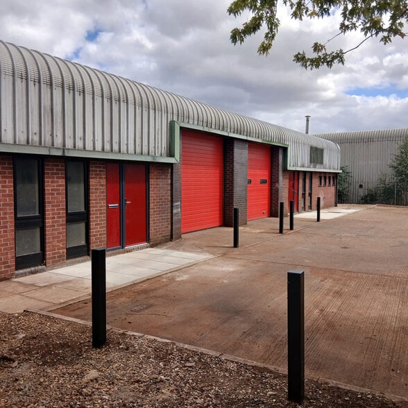 5A-5B Glaven Rd, Holt for lease - Building Photo - Image 2 of 4
