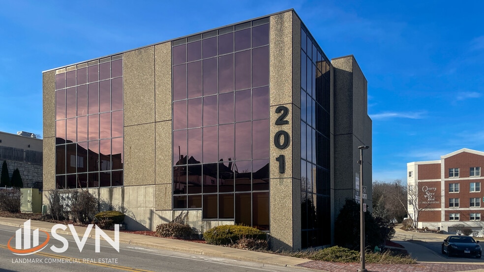 201 Houston St, Batavia, IL à louer - Photo du bâtiment - Image 1 de 7