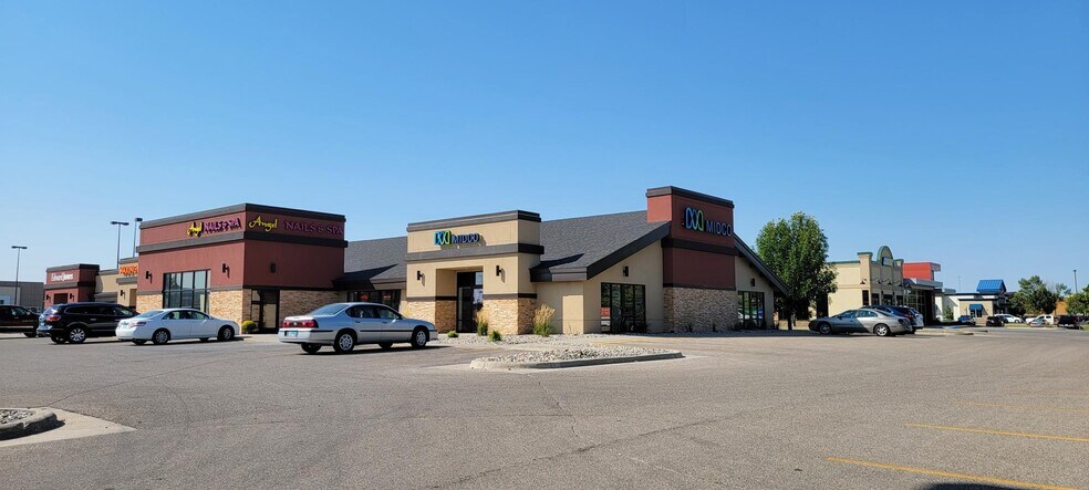 3251 32nd Ave S, Grand Forks, ND à louer - Photo du bâtiment - Image 2 de 6