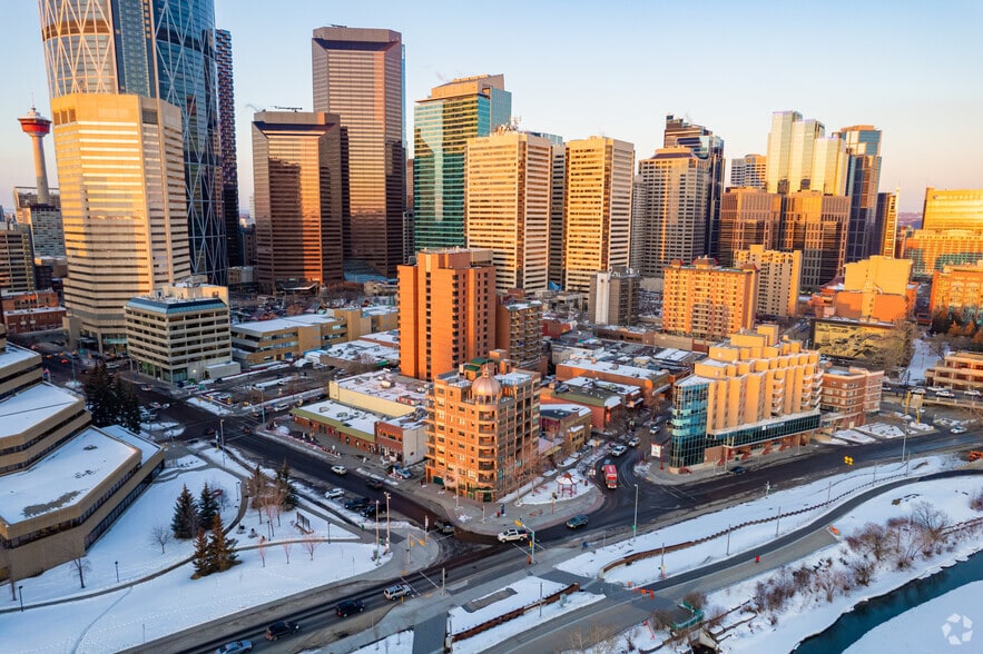 201 1st St SE, Calgary, AB à vendre - Aérien - Image 3 de 5