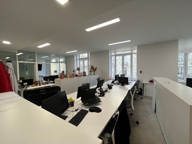 9 Avenue Percier, Paris for lease - Interior Photo - Image 3 of 6