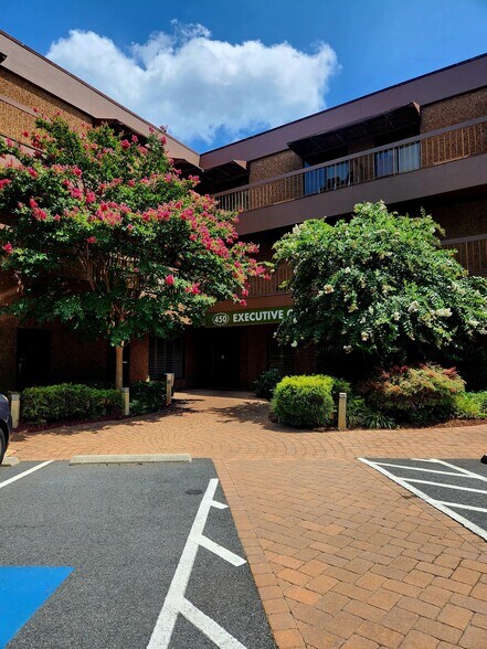 450 Maple Ave E, Vienna, VA à louer - Photo intérieure - Image 1 de 31